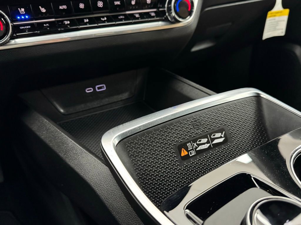 Used 2025 Chevrolet Equinox ACTIV w/ Safety and Technology Package image 31