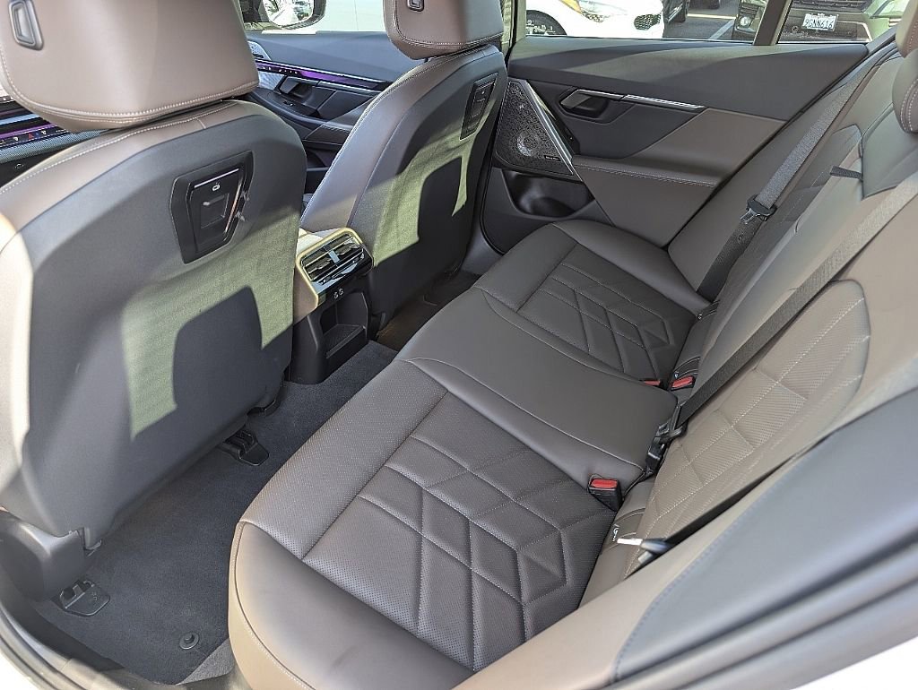 Used 2024 BMW i5 M60 image 21