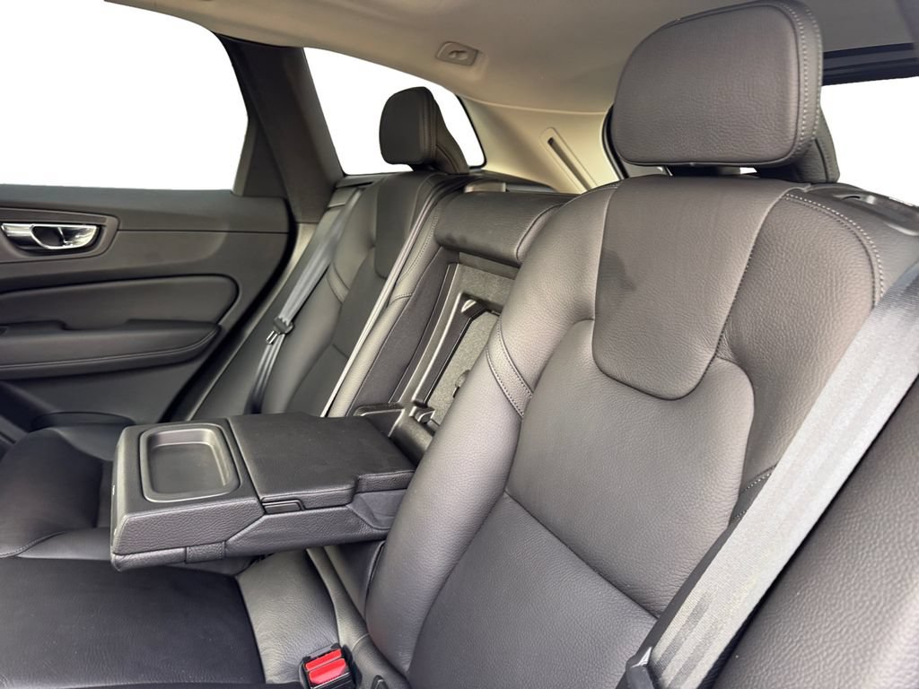 Used 2020 Volvo XC60 T5 Momentum AWD/4WD image 21