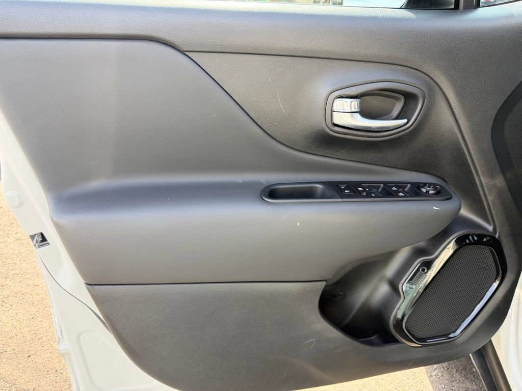 Used 2022 Jeep Renegade Altitude w/ Convenience Group image 13