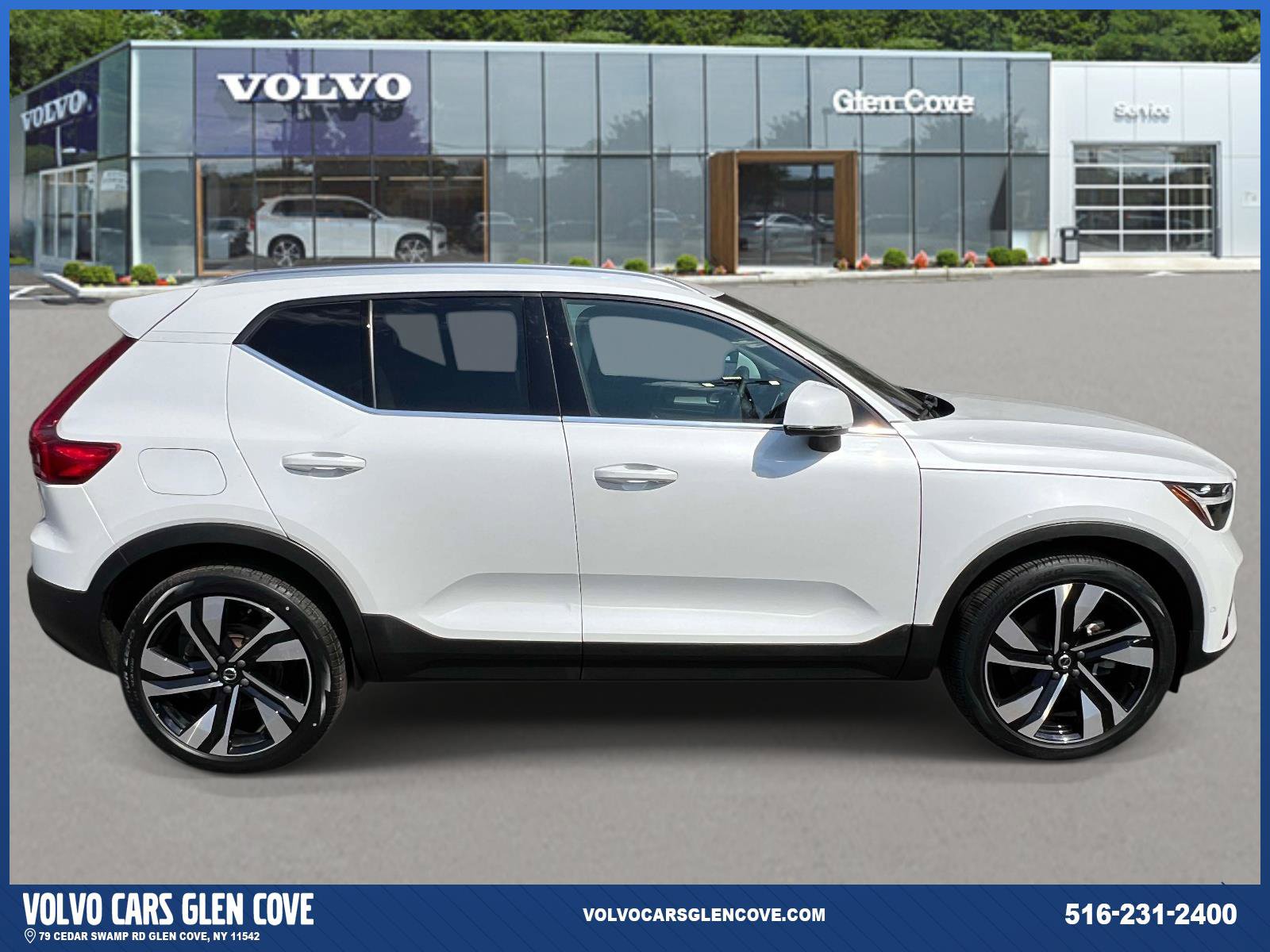 Used 2023 Volvo XC40 B5 Plus w/ Driver Assist Package image 3