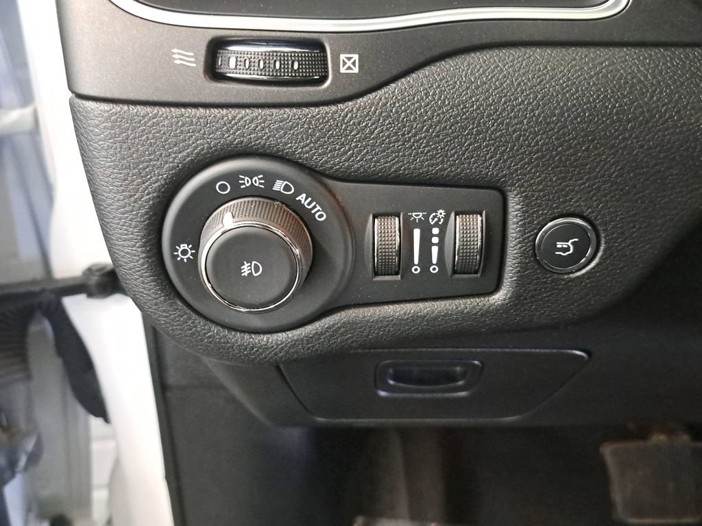 Certified 2022 Jeep Cherokee Trailhawk w/ Comfort/Convenience Group AWD/4WD image 28