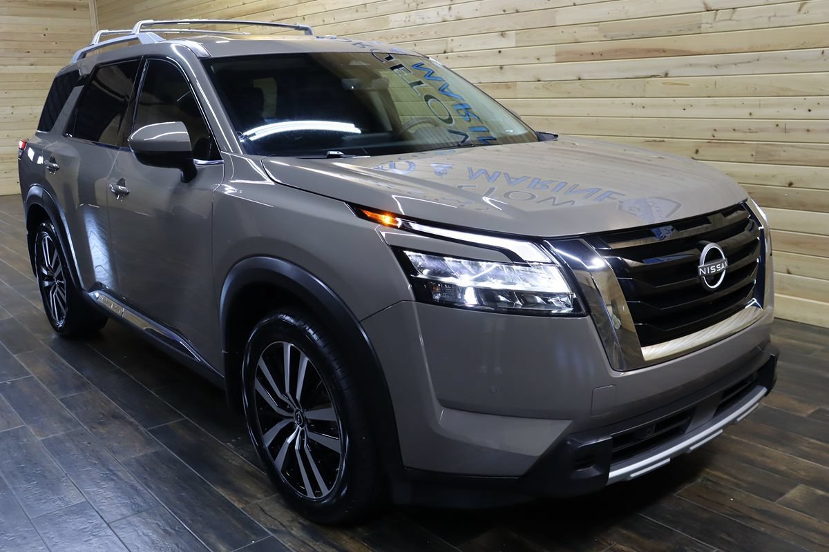 Used 2024 Nissan Pathfinder Platinum w/ Cargo Package AWD/4WD image 2