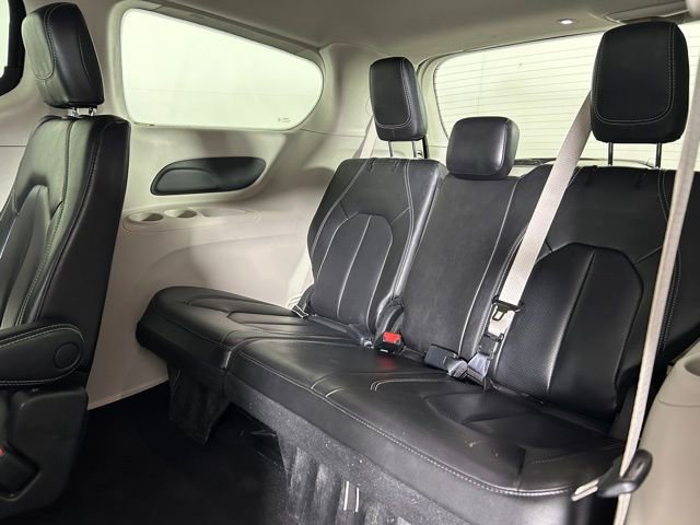 Used 2023 Chrysler Pacifica Touring-L FWD image 20