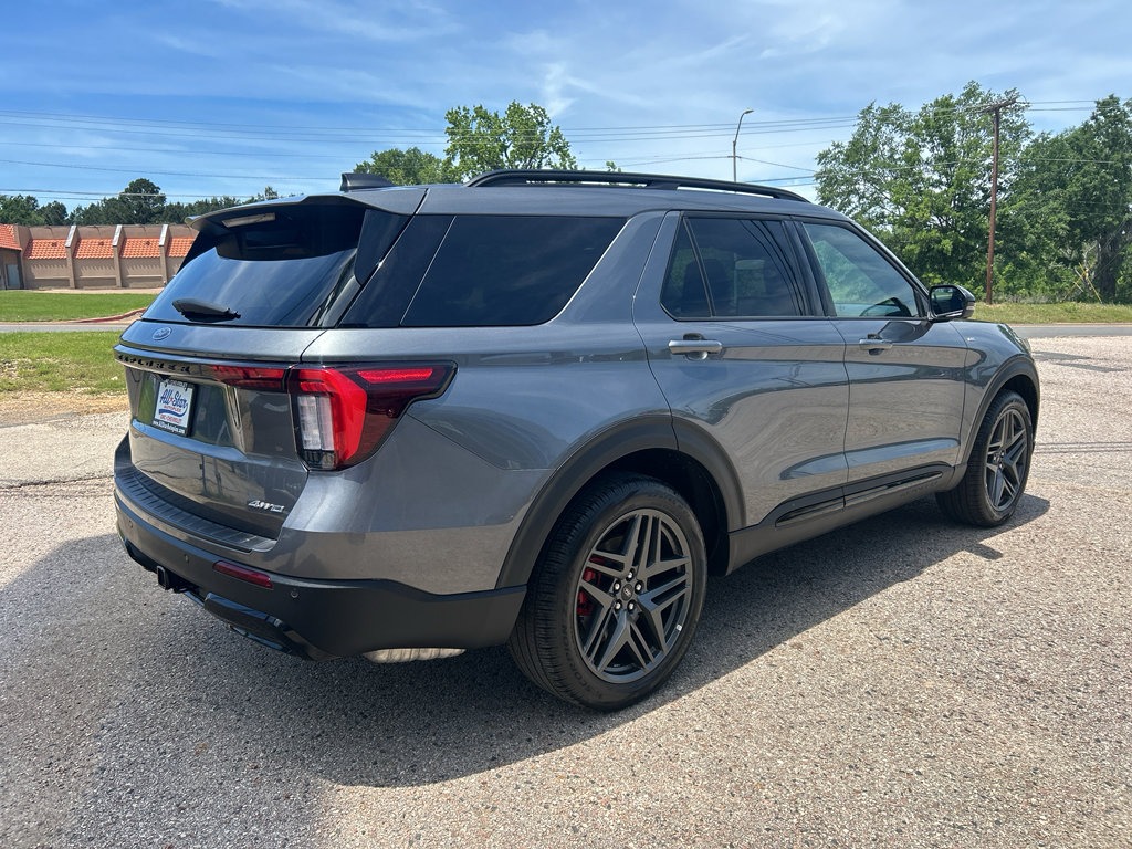 Used 2025 Ford Explorer ST-Line w/ ST-Line Street Pack AWD/4WD image 15