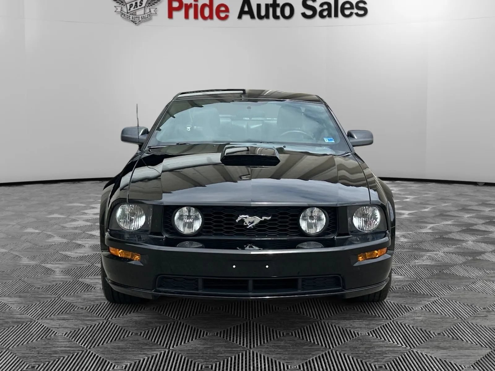 Used 2007 Ford Mustang GT RWD image 2
