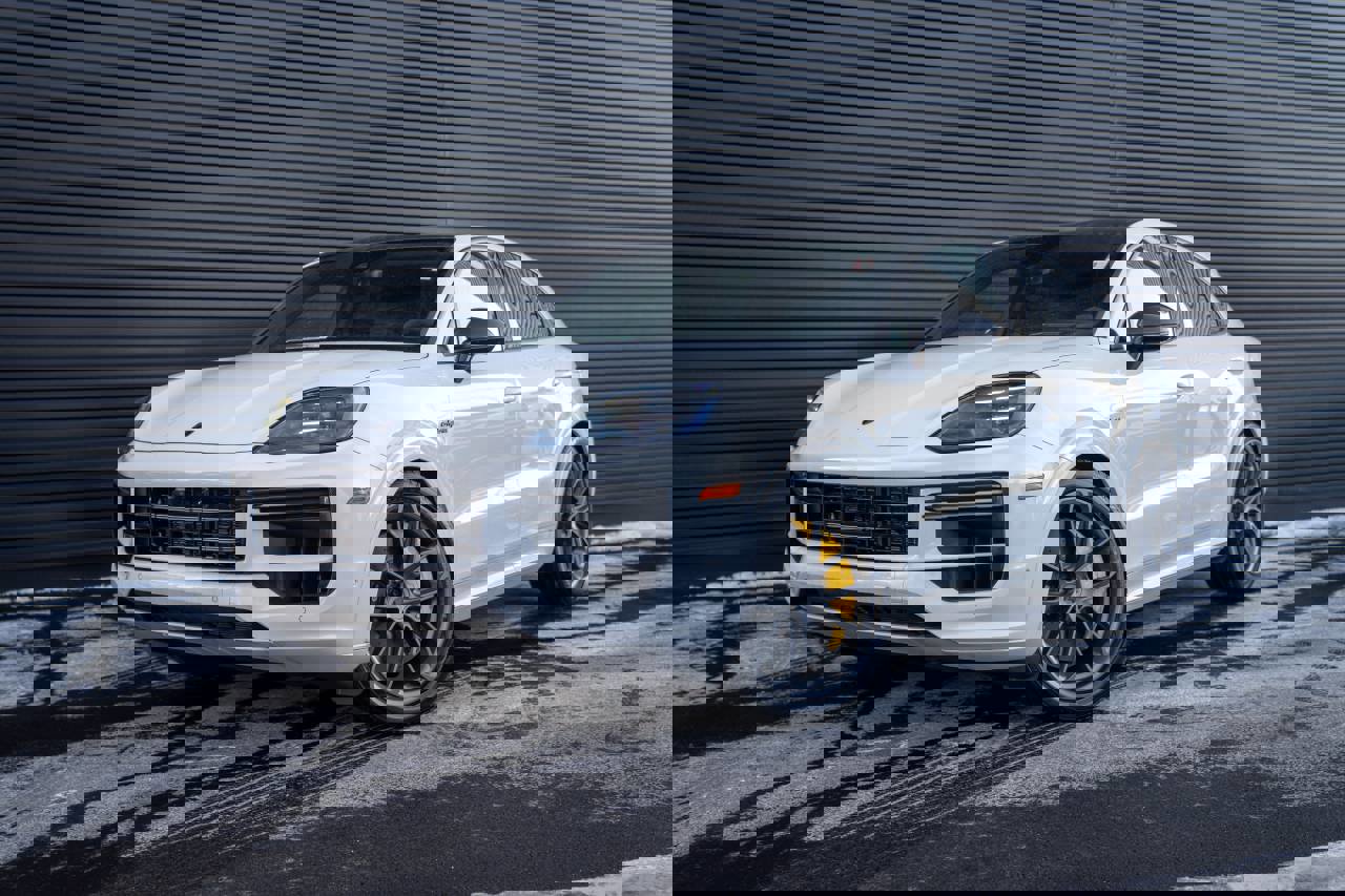 Used 2025 Porsche Cayenne Turbo image 1