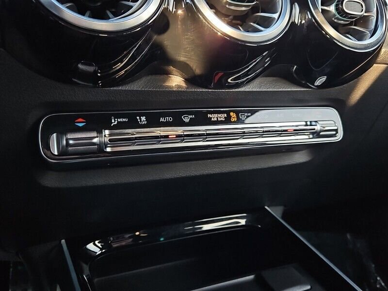 Used 2023 Mercedes-Benz GLB 35 AMG 4MATIC w/ Premium Package image 19