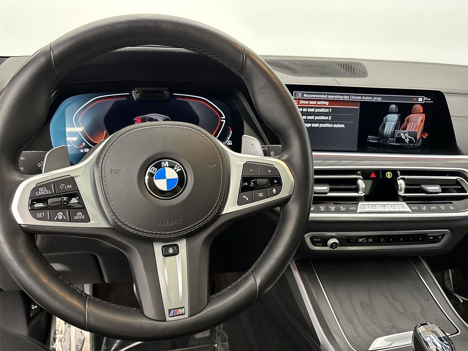 Used 2022 BMW X7 xDrive40i w/ M Sport Package AWD/4WD image 22
