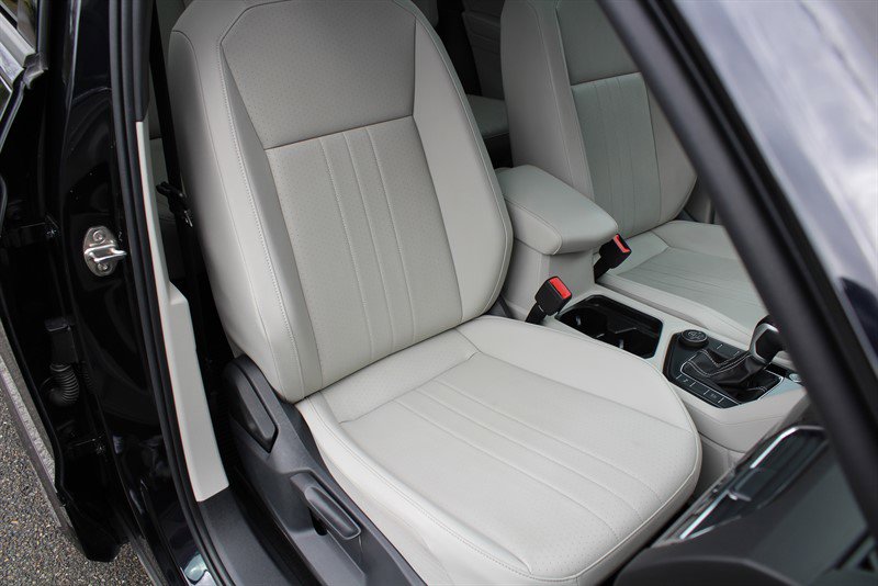 Used 2022 Volkswagen Tiguan SE R-Line image 28