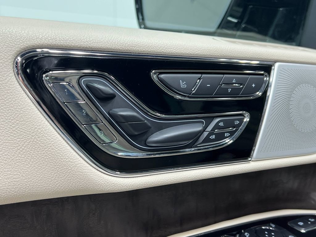 Used 2020 Lincoln Navigator Reserve w/ Luxury Package AWD/4WD image 19