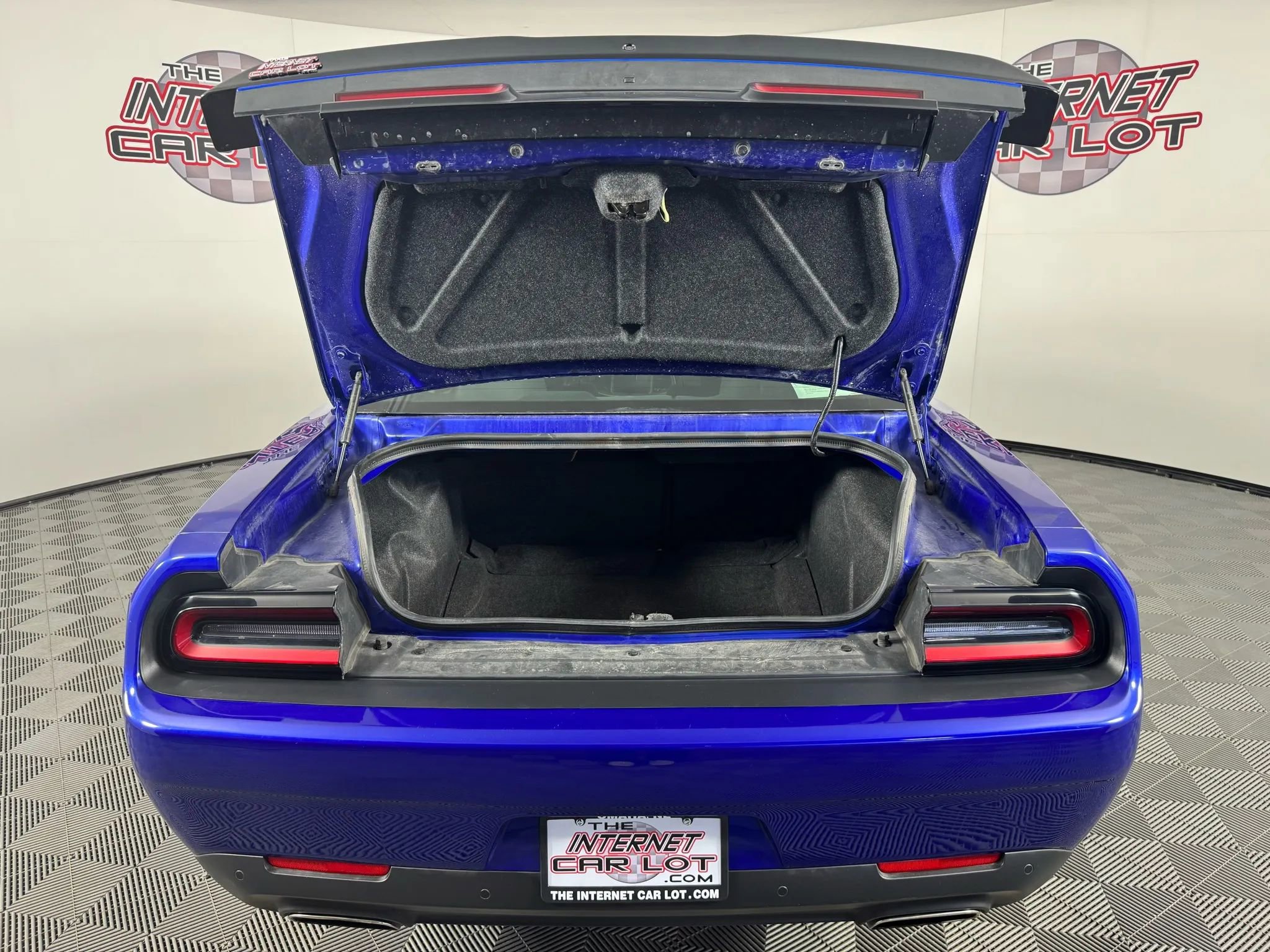 Used 2019 Dodge Challenger SXT w/ Driver Convenience Group image 27