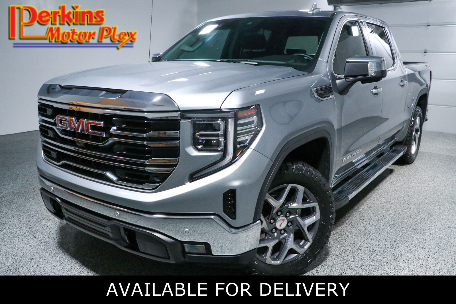 Used 2024 GMC Sierra 1500 SLT w/ SLT Premium Plus Package AWD/4WD image 1