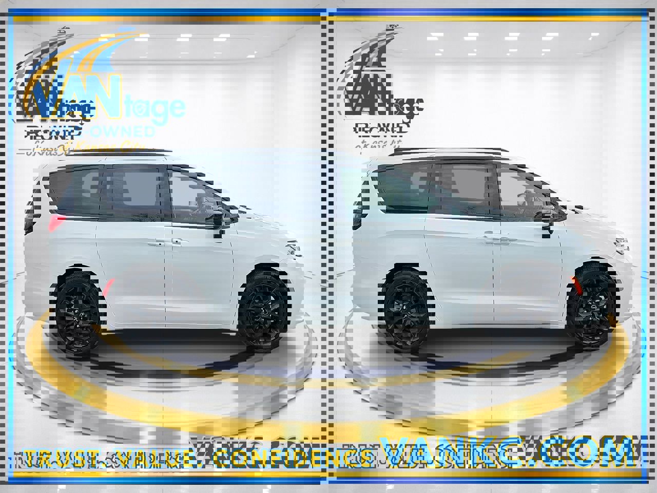 Used 2025 Chrysler Pacifica Limited image 5