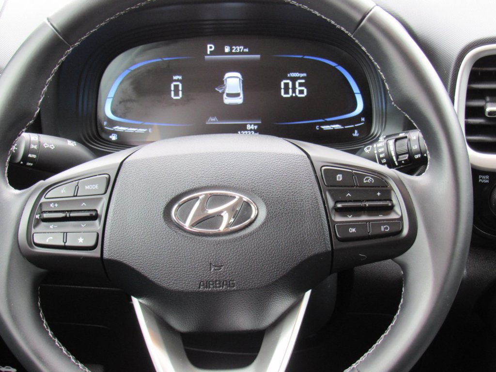 Certified 2025 Hyundai Venue SEL FWD image 22