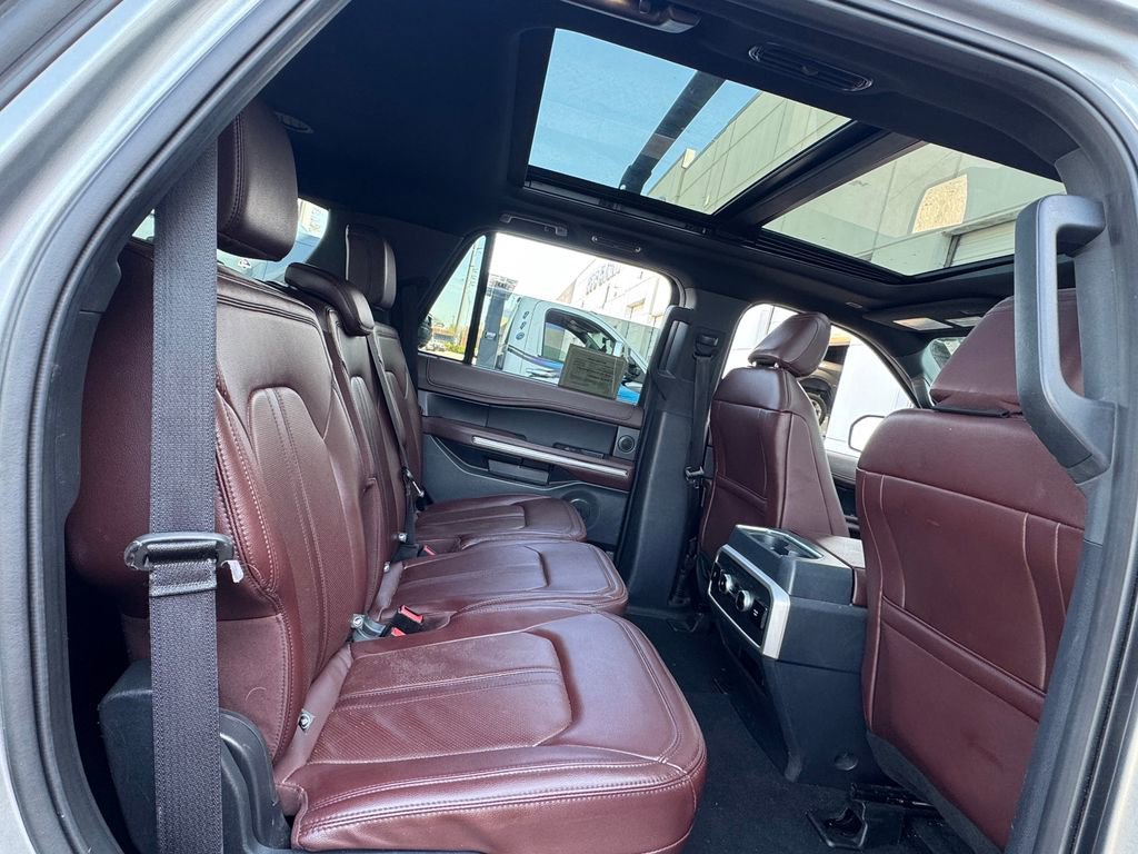 Used 2024 Ford Expedition Limited image 32