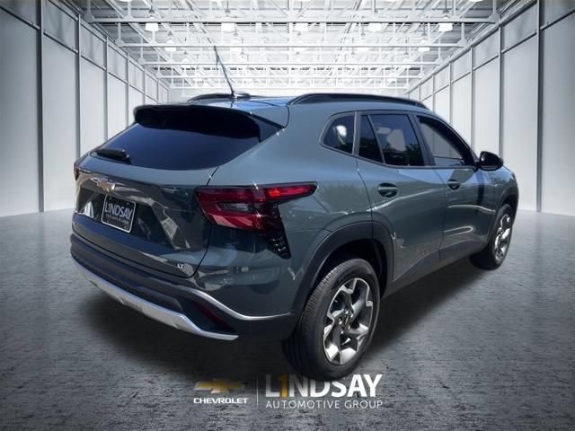 Used 2025 Chevrolet Trax LT FWD image 5