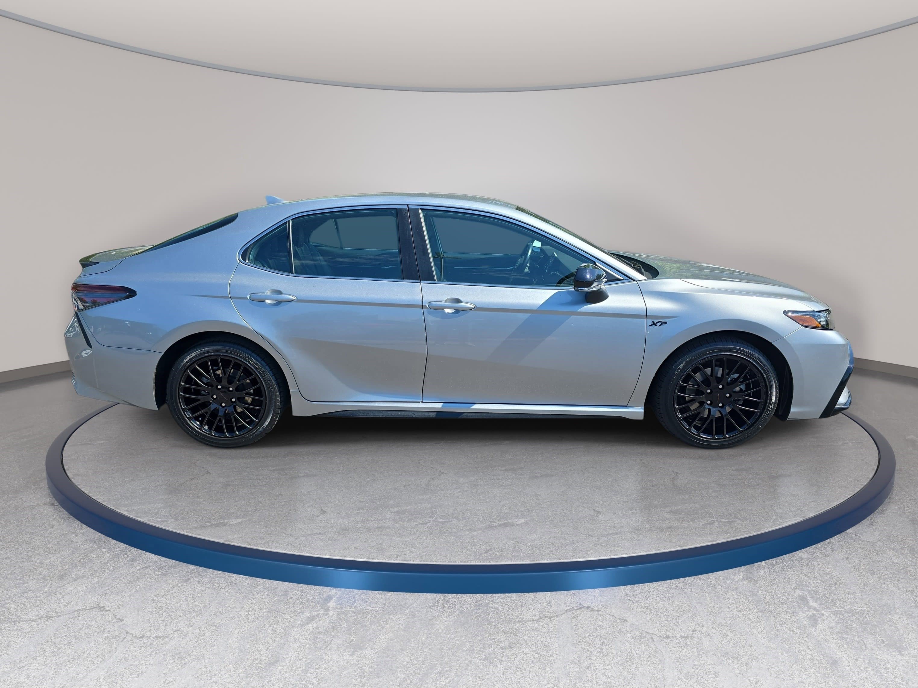 Used 2023 Toyota Camry SE FWD image 4