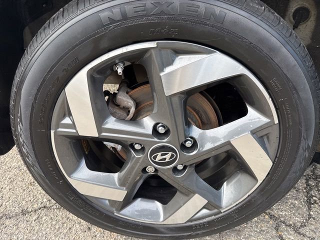 Certified 2023 Hyundai Venue SEL image 13