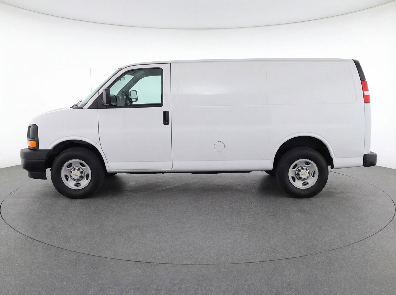 Used 2025 Chevrolet Express 3500 LT w/ LT Preferred Equipment Group image 5