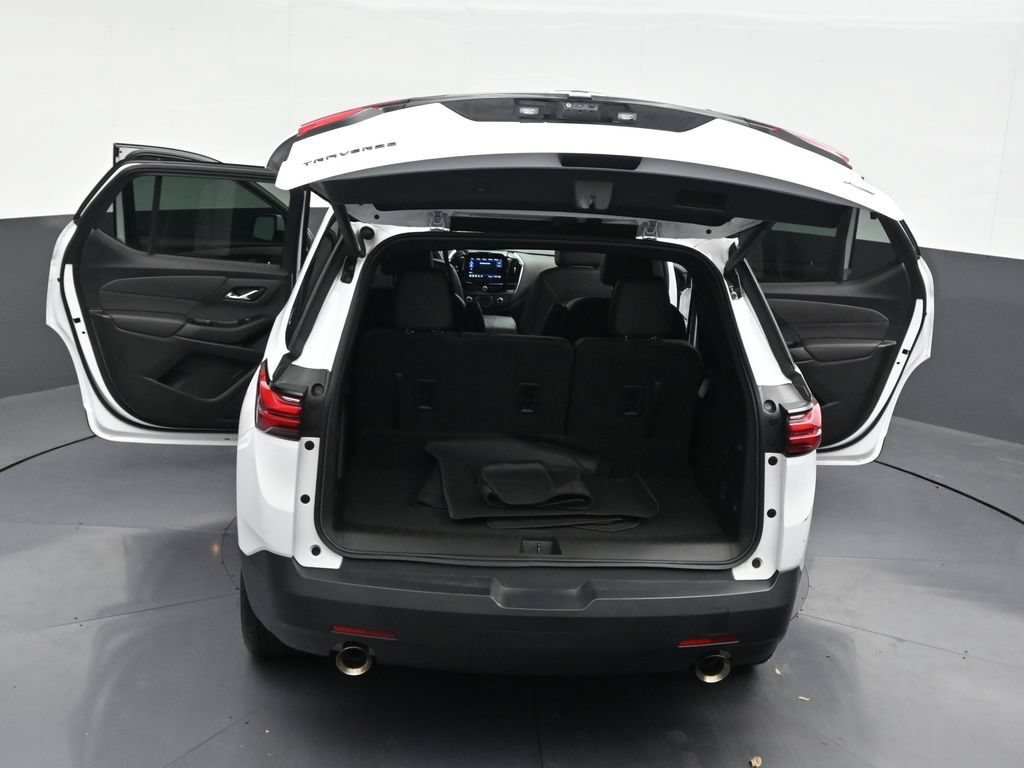Used 2023 Chevrolet Traverse RS FWD image 41