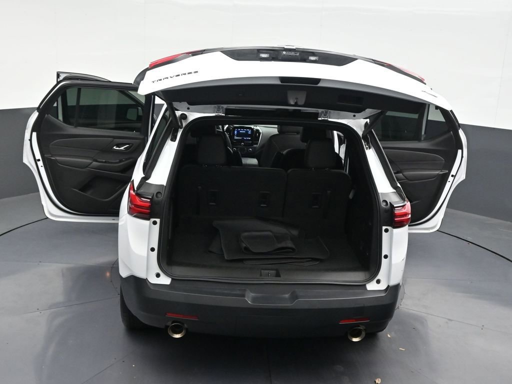 Used 2023 Chevrolet Traverse RS FWD image 41