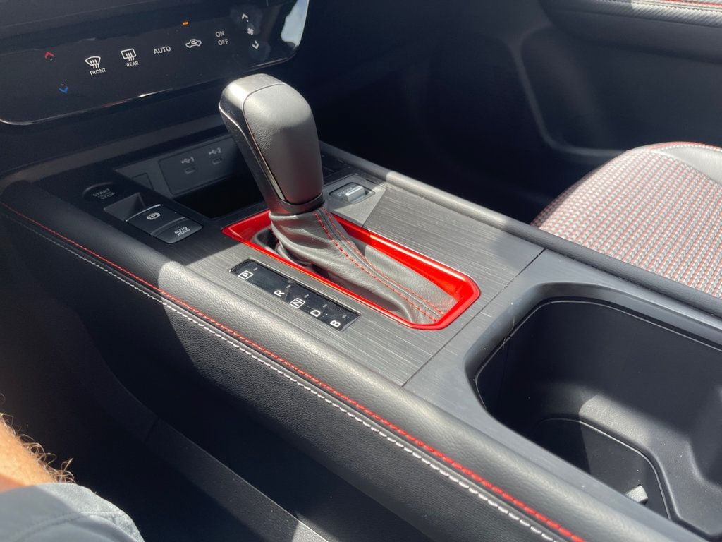 Used 2025 Nissan Kicks SR FWD image 19