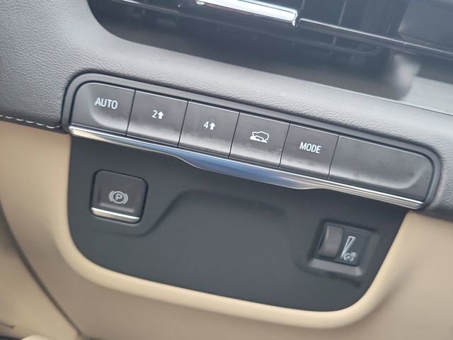 Certified 2023 Cadillac Escalade Premium Luxury w/ LPO, Floor Liner Package AWD/4WD image 11