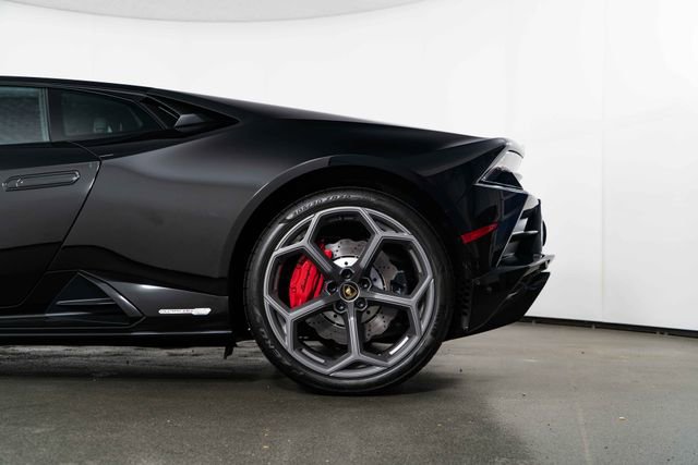 Used 2022 Lamborghini Huracan EVO image 13