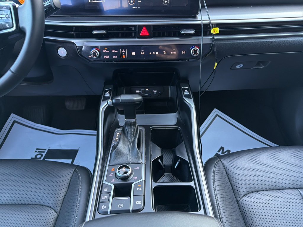 Certified 2025 Kia Sorento S image 28