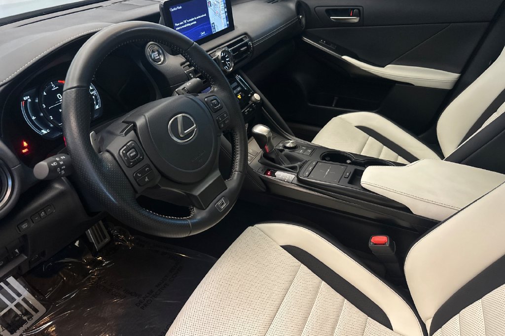 Used 2025 Lexus IS 500 RWD image 10