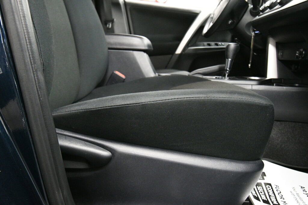 Used 2017 Toyota RAV4 LE w/ All Weather Liner Package FWD image 25