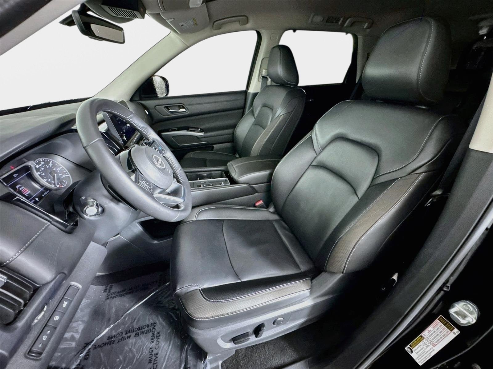 Used 2024 Nissan Pathfinder SL FWD image 11