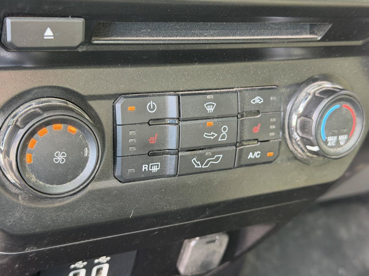 Used 2016 Ford F150 XLT w/ Equipment Group 302A Luxury AWD/4WD image 8