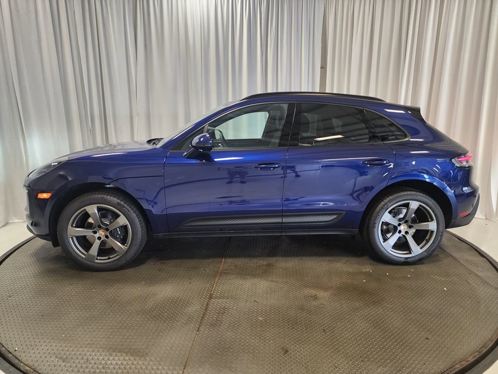 Certified 2025 Porsche Macan image 2