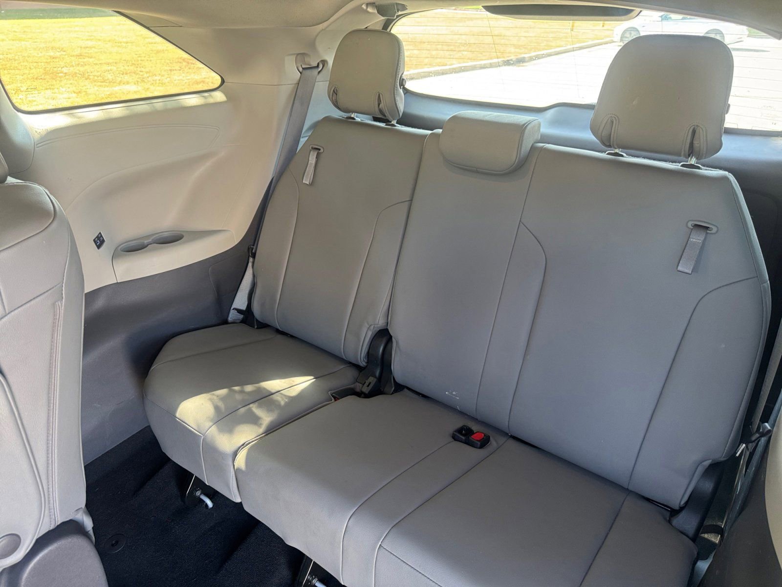 Used 2021 Toyota Sienna XLE image 16