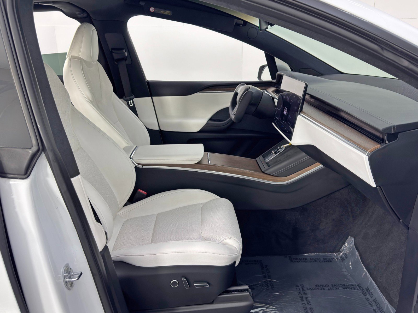 Used 2022 Tesla Model X image 15