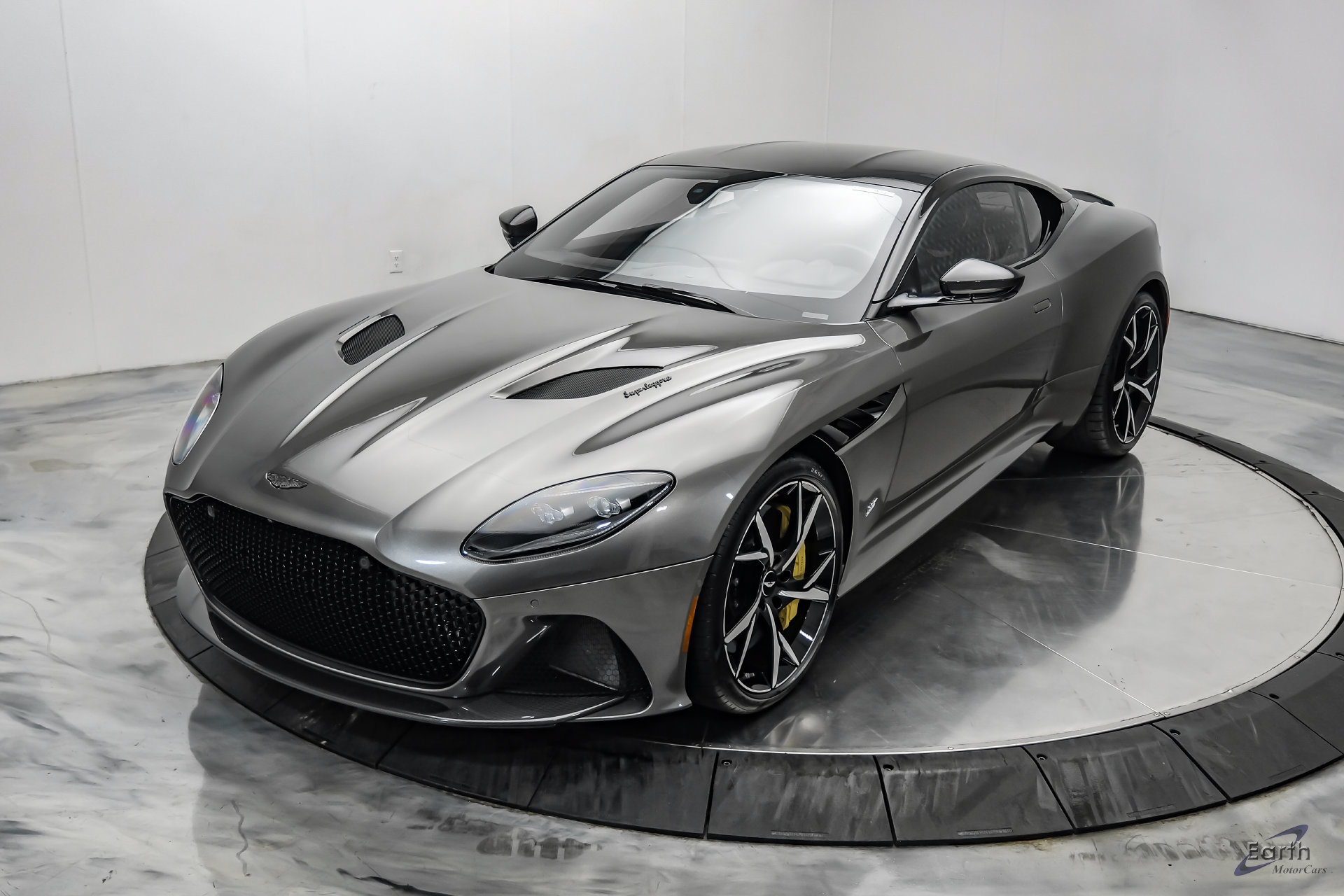 Used 2019 Aston Martin DBS Superleggera RWD image 6