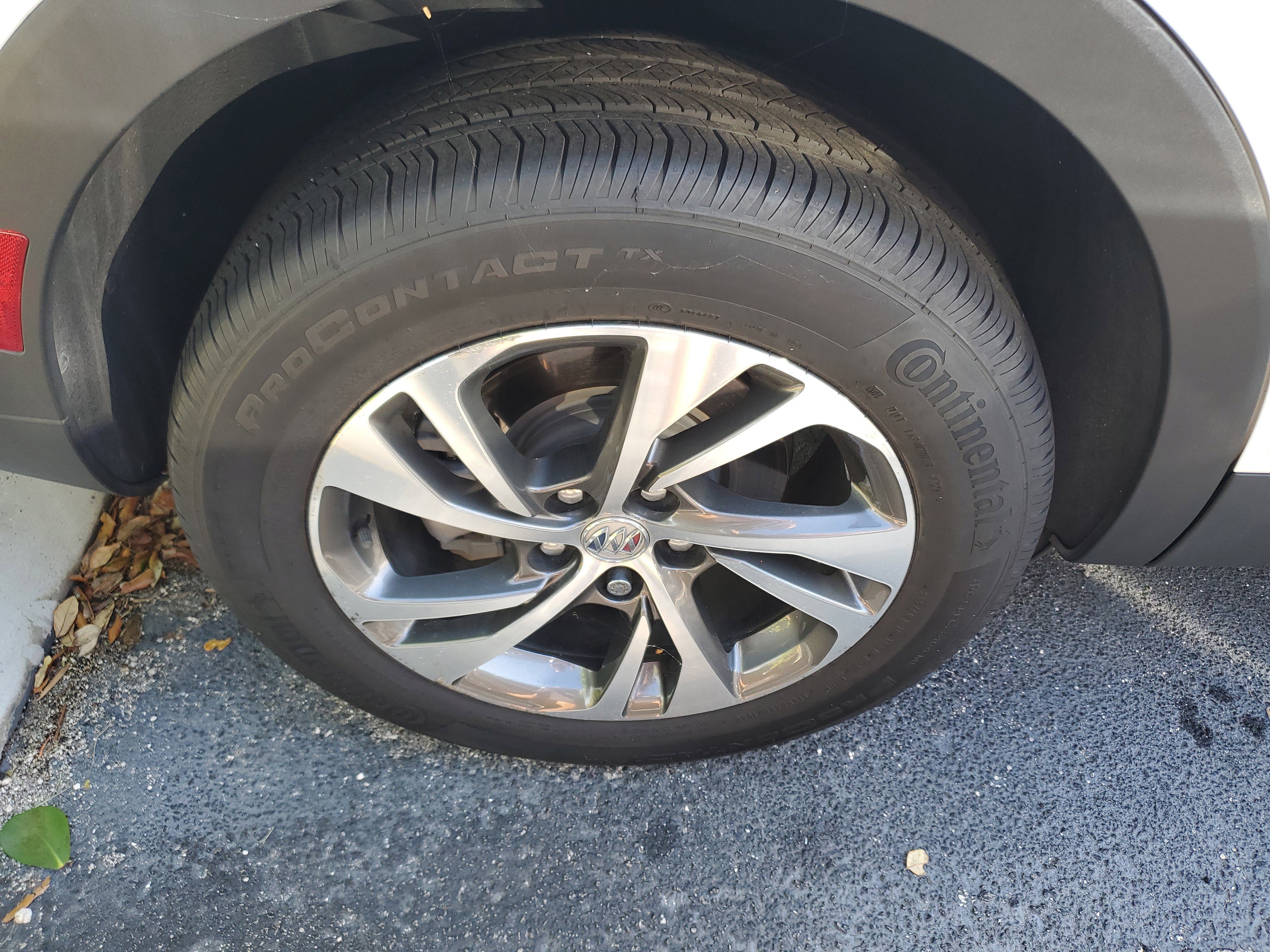 Used 2022 Buick Envision Essence w/ Safety Package image 7