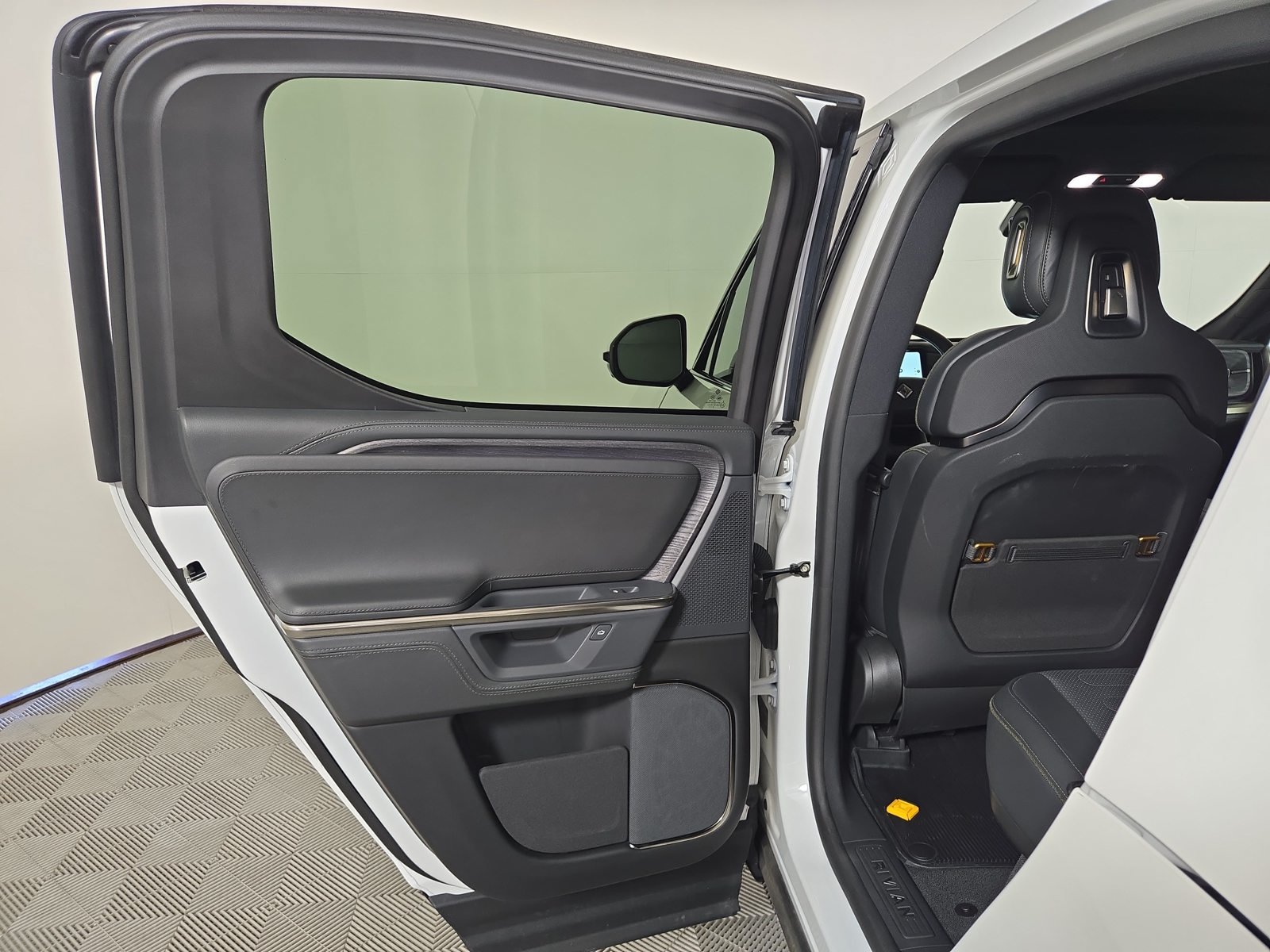 Used 2025 Rivian R1T Adventure Dual AWD/4WD image 17