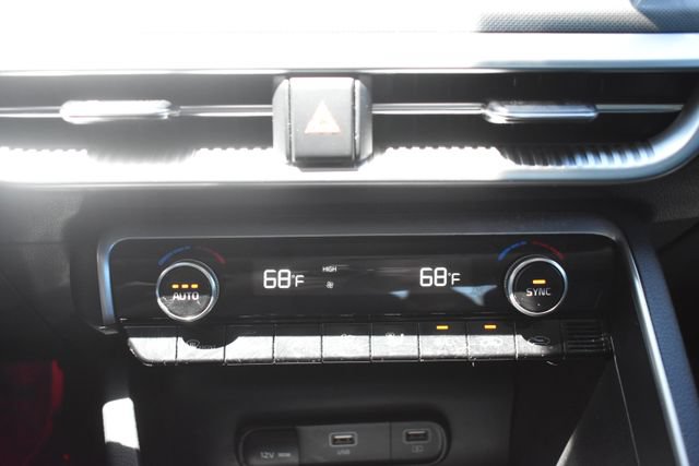 Used 2022 Kia K5 LX FWD image 6