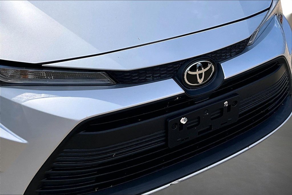 Used 2023 Toyota Corolla LE FWD image 33