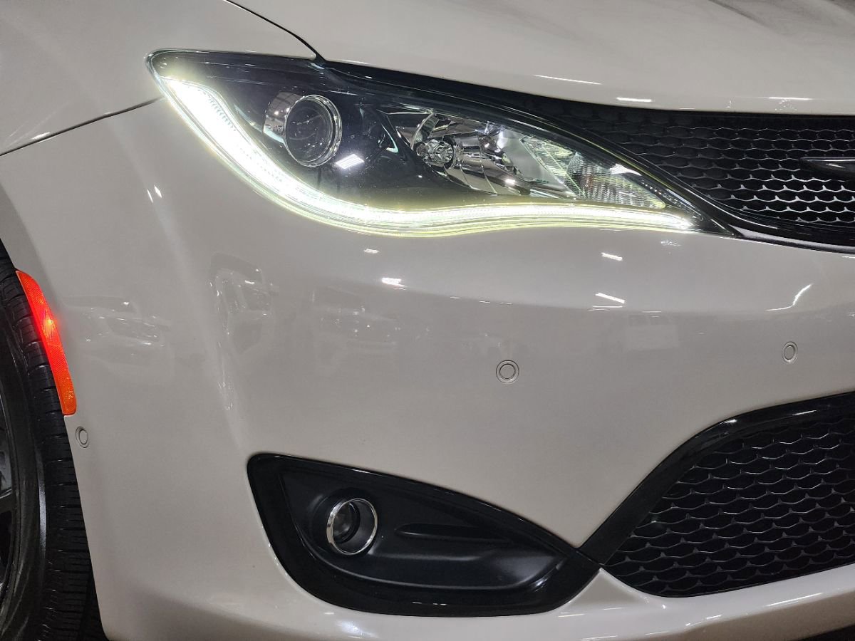 Used 2020 Chrysler Pacifica Limited w/ Advanced Safetytec Group image 13