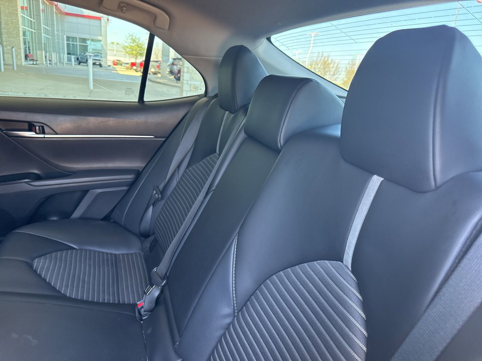 Used 2020 Toyota Camry SE image 16