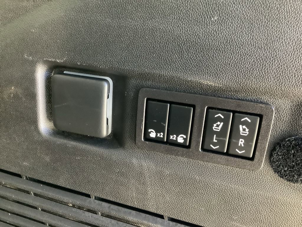 Used 2023 Chevrolet Tahoe Z71 w/ Luxury Package image 33