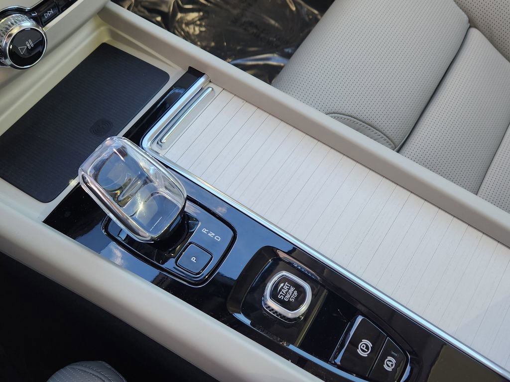 New 2026 Volvo XC60 T8 Ultra w/ Protection Package Premier image 11