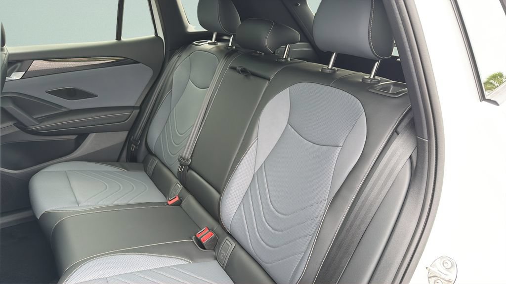 New 2026 Volkswagen Tiguan SE R-Line FWD image 26