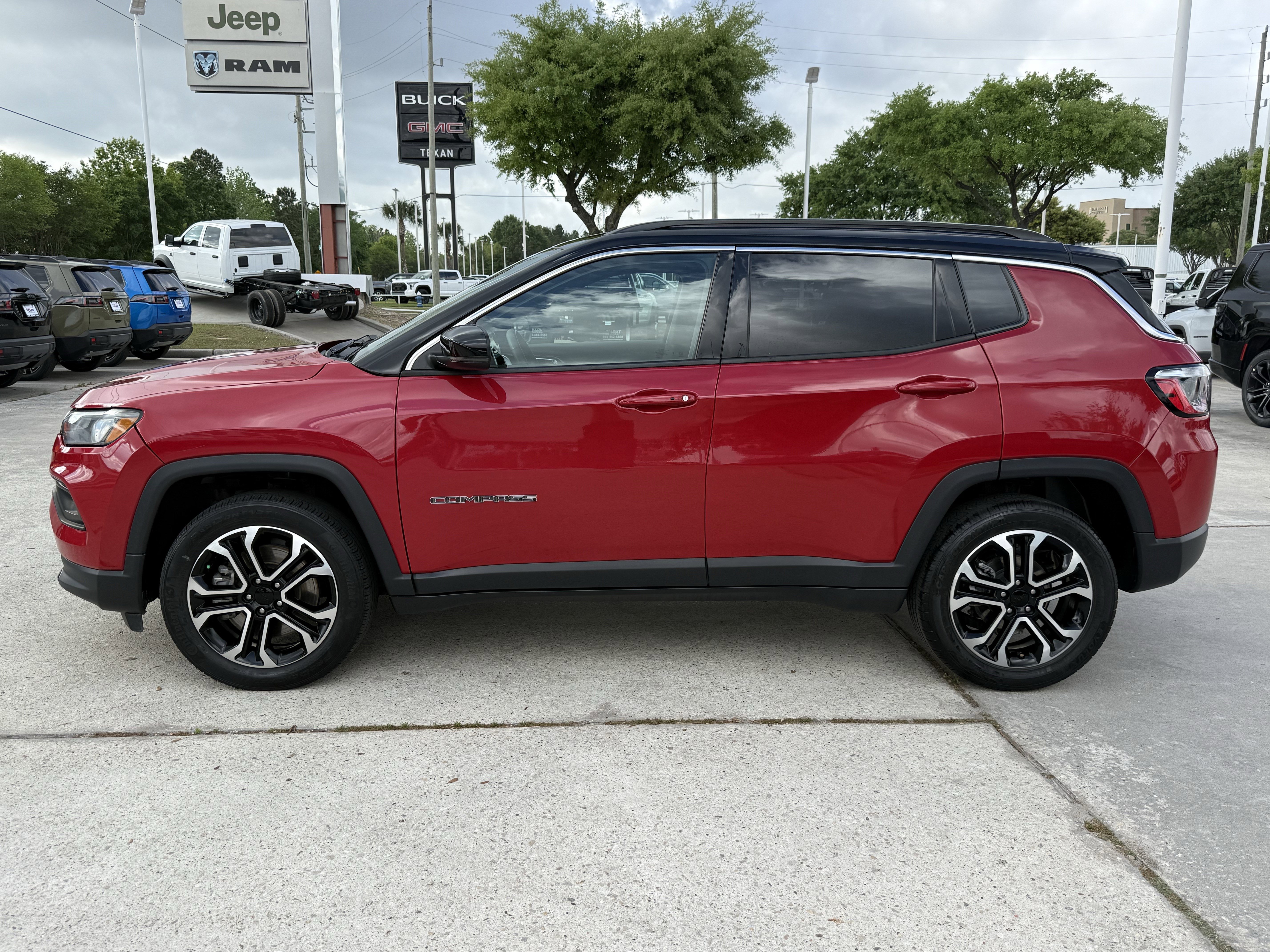 Used 2023 Jeep Compass Limited image 9