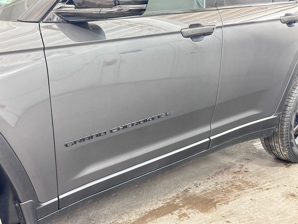 New 2025 Jeep Grand Cherokee Limited w/ MOPAR Finishing Package image 16