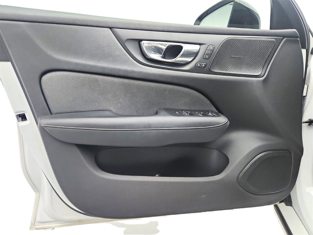 Used 2019 Volvo S60 T6 R-Design image 22